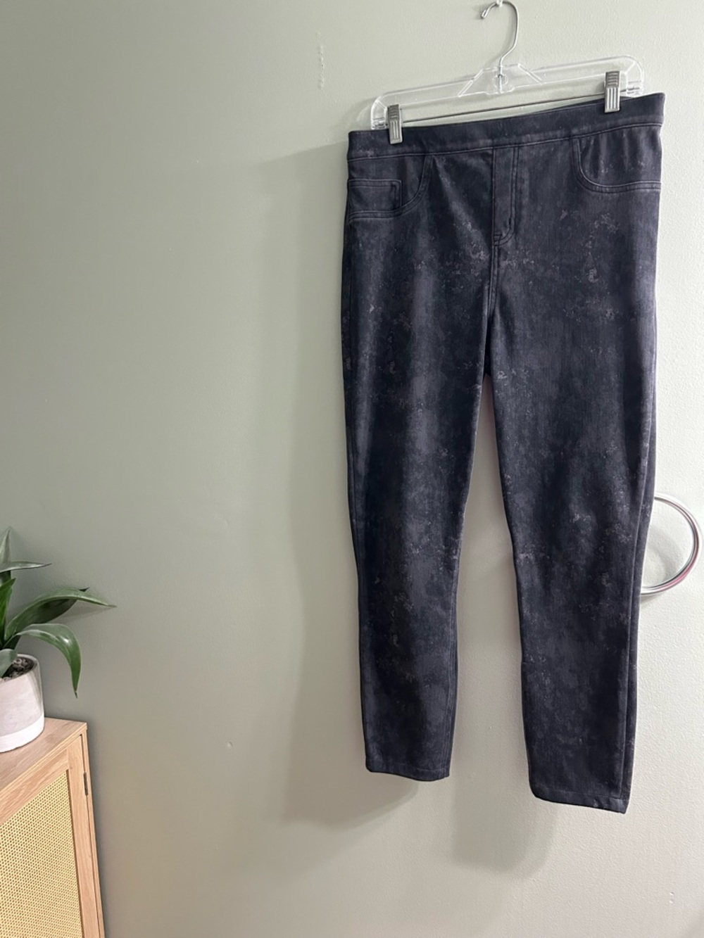 Spanx Jean-ish Ankle Leggings in a grey marble print